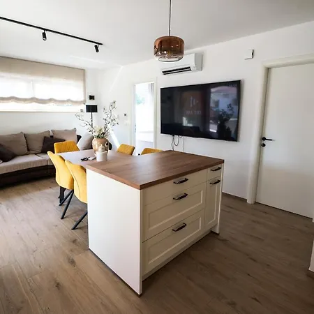 Apartments Kras 24 With Pool Sezana Exterior photo